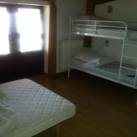 Le Pourquoi Pas Hostel *